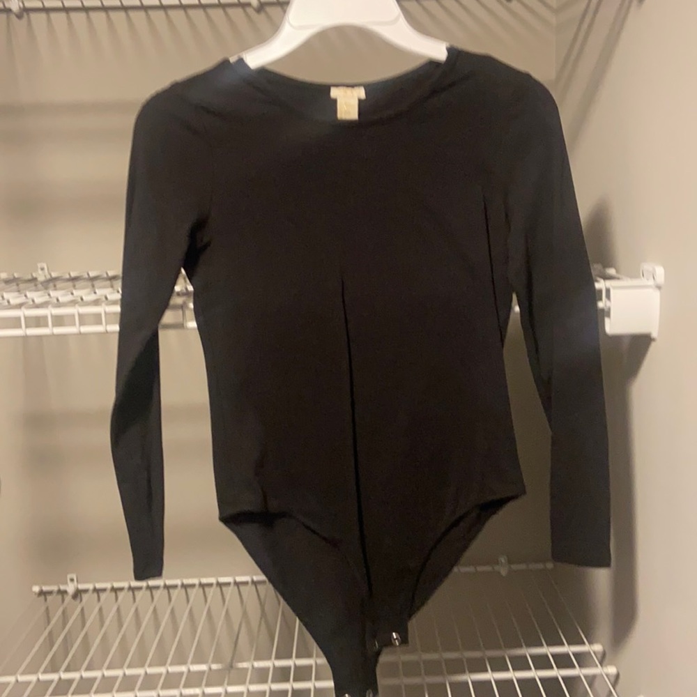 Forever 21 black round neck long sleeve bodysuit